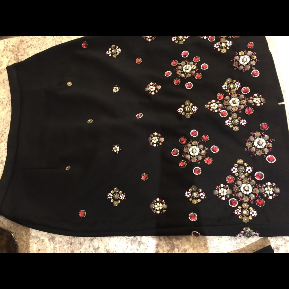 WHITE HOUSE BLACK MARKET 2-PC EMBELLISH SKIRT SET - Picture 5 of 8